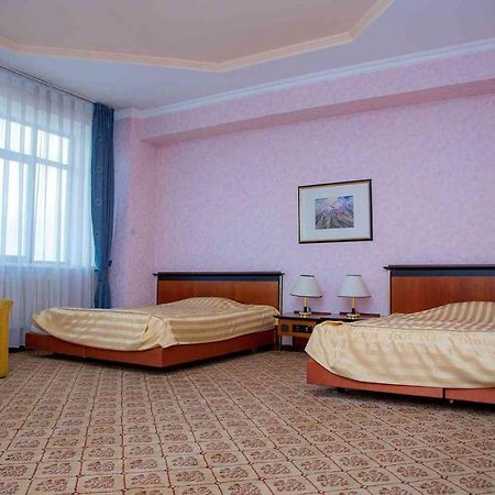 Экипаж Hotell Alma-Ata Exteriör bild